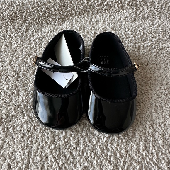 NWT Baby Gap Black Patent Mary Jane 12-18 Months - Picture 1 of 2